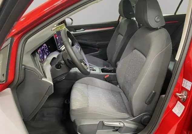 Angebotsdetails Volkswagen Golf VIII 1.5 eTSI Life / RFK Rot (Kings Red Metallic)