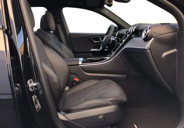 Angebotsdetails Mercedes-Benz GLC 300 4MATIC ++sofort verfügbar++ Metalliclack obsidianschwarz