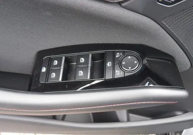 Angebotsdetails Mazda 3 2.5L e-SKYACTIV G 140PS 6MT HOMURA Verschiedene Farben