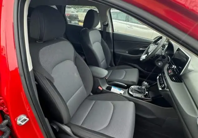 Angebotsdetails Hyundai i30 Kombi Hyundai Wagon Family 1.5 T-GDI MHEV 103 kW (140 PS) 7-Gang-DSG Frontantrieb Engine Red