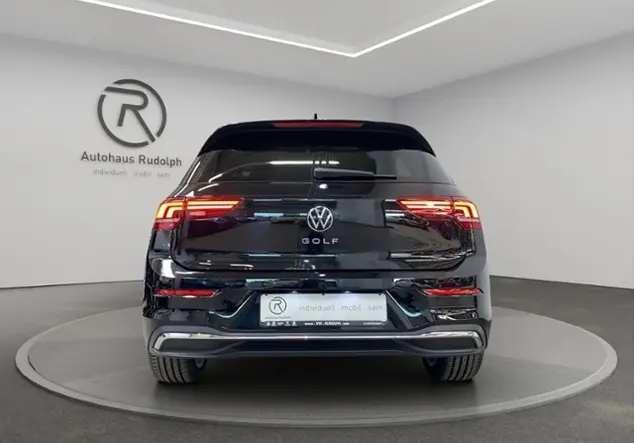 Angebotsdetails Volkswagen Golf VIII 1.5 TSI Style / RFK Schwarz (Grenadillschwarz Metallic)