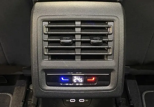 Angebotsdetails Volkswagen Golf VIII Var. 1.5 TSI Life / Blau (Crystal Ice Blue Metallic)