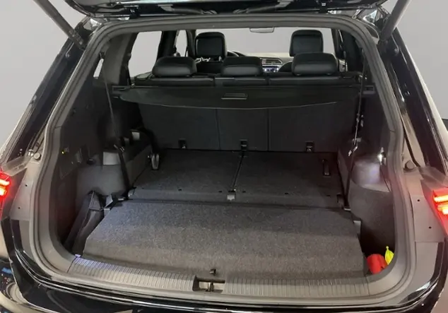 Angebotsdetails Volkswagen Tiguan Allspace 2.0 TDI 4Motion R-Line 'Blac Schwarz (Deep Black Perleffekt)