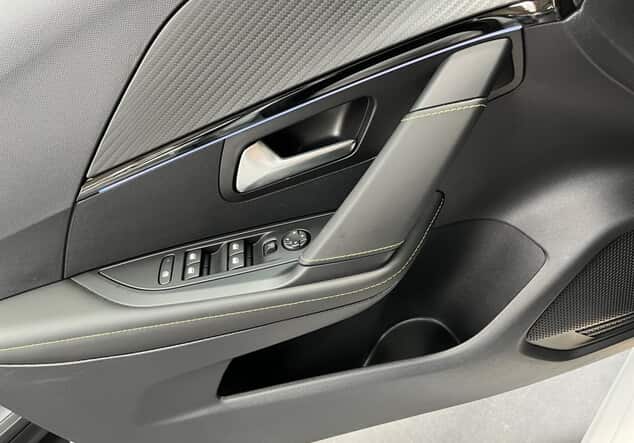 Angebotsdetails Peugeot 208 1.2 Hybrid 110 GT Lack weiss banquise/typ aussenverkleidung spiegel