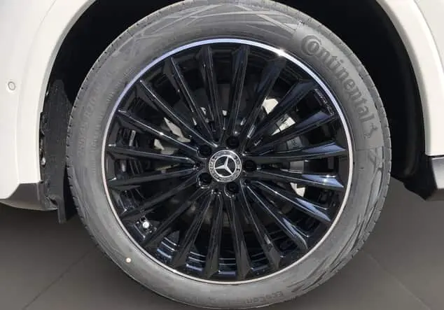 Angebotsdetails Mercedes-Benz GLC 300 d 4MATIC ++sofort verfügbar++ Weiß manufaktur lack manufaktur opalithweiß bright