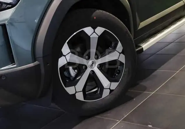 Angebotsdetails Dacia Duster Journey TCe 130 inkl. SonderzubehÃ¶r Zeder-GrÃ¼n (GrÃ¼n)
