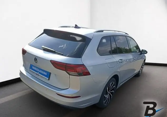 Angebotsdetails Volkswagen Golf VIII Variant 1.5 TSI Life AHK+LED-Plus+ACC+ Silber