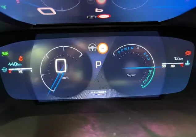 Angebotsdetails Peugeot 208 1.2 Hybrid 110 GT Lack weiss banquise/typ aussenverkleidung spiegel