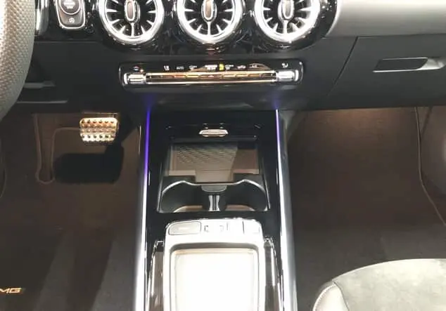 Angebotsdetails Mercedes-Benz GLA 220 4MATIC ++sofort verfügbar++ Metalliclack kosmosschwarz