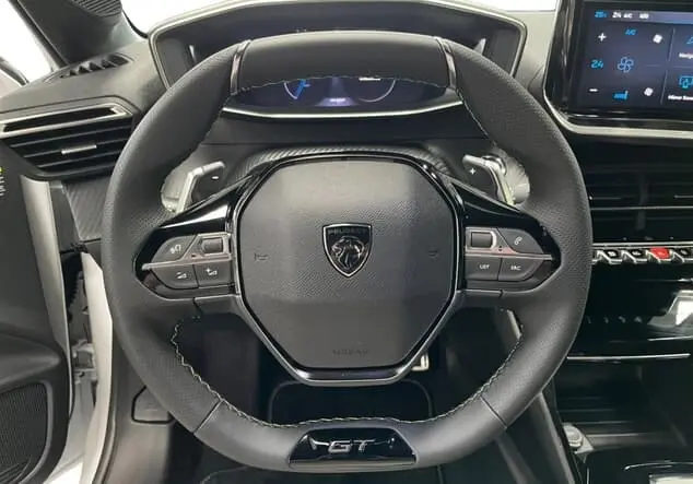 Angebotsdetails Peugeot 208 1.2 Hybrid 110 GT Lack weiss banquise/typ aussenverkleidung spiegel