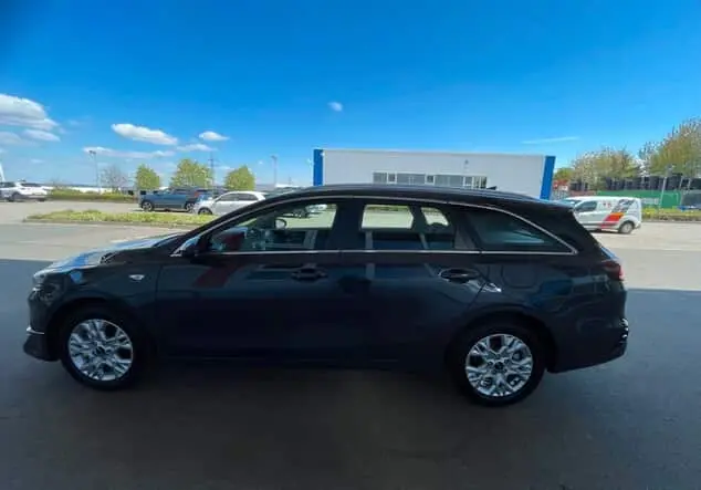 Angebotsdetails Kia Ceed Sporty Wagon Sportswagon Vision Komf+ Grau (DARK PENTA METAL M)
