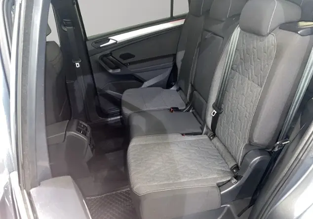 Angebotsdetails Volkswagen Tiguan Allspace 1.5 TSI Move / 7-Sitzer Grau (Platium Grey Metallic)