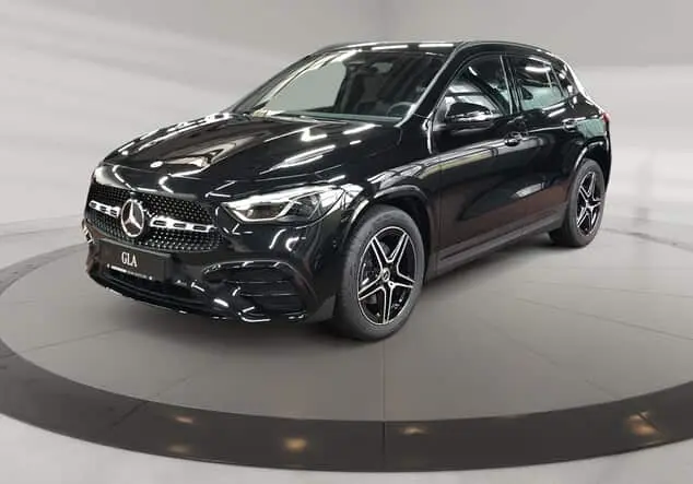 Angebotsdetails Mercedes-Benz GLA 220 4MATIC ++sofort verfügbar++ Metalliclack kosmosschwarz