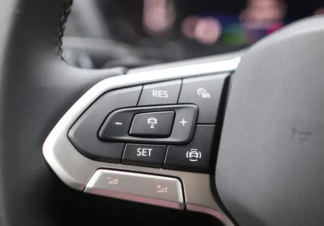 Angebotsdetails Volkswagen T-Cross 1.0 TSI LIFE *ACC*Kamera*APP Reef Blue Metallic