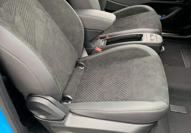 Angebotsdetails Abarth 500e Scorpione Blau