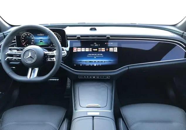 Angebotsdetails Mercedes-Benz E 300 e 4MATIC Limousine mit EQ Hybrid ++sofort verfügbar++ Manufaktur lack manufaktur alpingrau uni