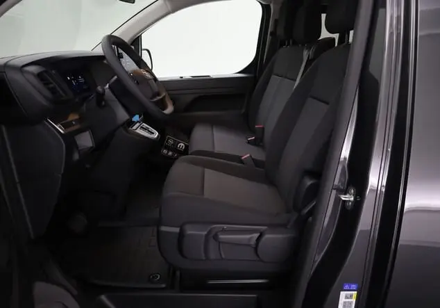 Angebotsdetails Opel Vivaro Opel Kombi 9-Sitzer Lang 2.0 BlueHDi 180 130 kW (177 PS) 8-Gang Automatikgetriebe Diesel Merkur-Grau (Metallic)