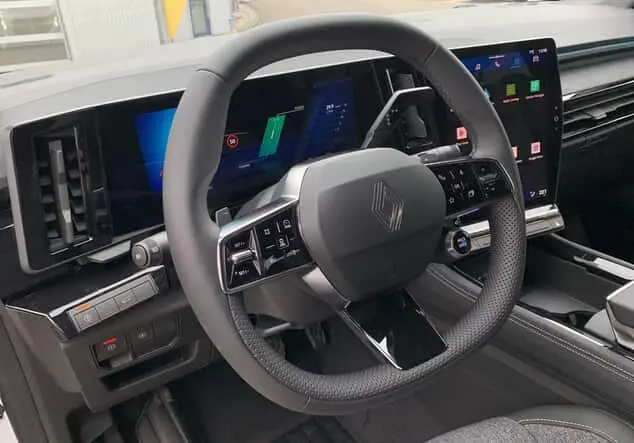 Angebotsdetails Renault Rafale Techno E-Tech Full Hybrid 200 Perlmutt-Weiß mit Dach in Schwarz oder Schwarz