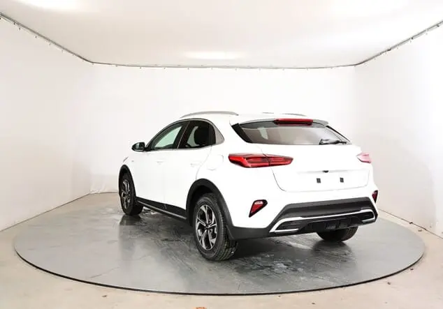 Angebotsdetails Kia XCeed Kia Xceed MY26 1.0 T-GDI MHEV 85 kW (115 PS) 7-Gang-DCT Deluxeweiß Metallic