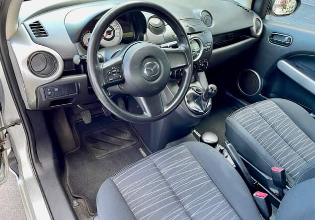 Angebotsdetails Mazda 2 75PS *GÜNSTIGER KLEINWAGEN*KLIMA silber