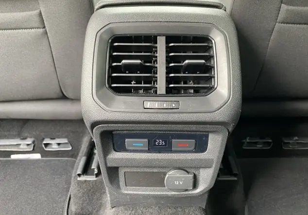 Angebotsdetails Volkswagen Tiguan 2.0 TDI Highline R-Line 'Black Style' Grau (Indiumgrau Metallic)
