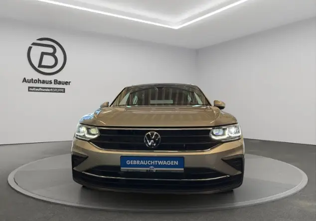 Angebotsdetails Volkswagen Tiguan 1.5TSI Life RfK MatrixLED Silber (Ivory Silver Metallic)