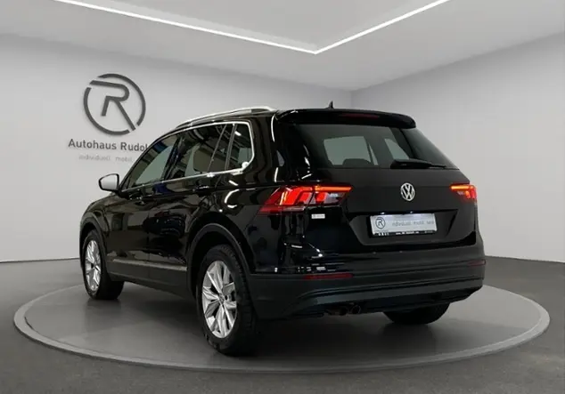 Angebotsdetails Volkswagen Tiguan 1.5 TSI 'IQ.DRIVE' / STANDHEIZUNG /AHK Schwarz (Deep Black Perleffekt)
