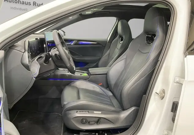 Angebotsdetails Volkswagen Passat Variant B9 2.0 TDI 4M R-Line Signatur WeiÃ (Pure White/Grenadillschwarz Metallic)