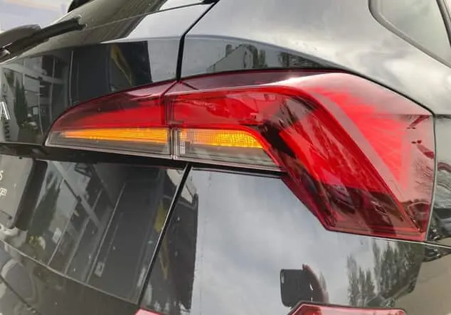 Angebotsdetails Skoda Kamiq Drive 1.0TSI DSG.MATRIX.NAVI.ViCo+.KAM.AHK.ASSIST.KESSY.SignA.WIRELESS.WSS-HEIZ. Black-Magic Perleffekt
