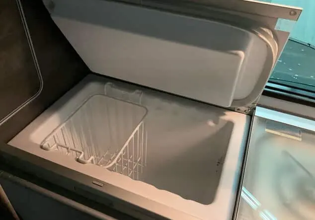 Angebotsdetails Volkswagen California T6.1 California OCEAN EDITION 2.0TDI 204PS 4M ACC.AHK.STHZG.KAMERA.NAVI.DCC.LED.SHZ Candy-Weiß