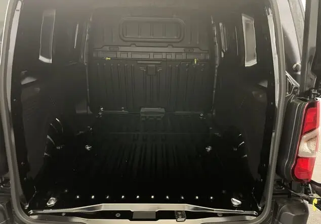 Angebotsdetails Opel Combo Opel Combo Cargo L1 mit normaler Nutzlast 1.5 Diesel 75 kW (102 PS) 6-Gang Karbon Schwarz Metallic