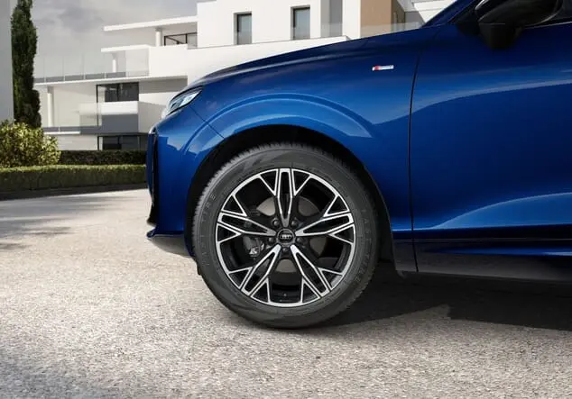 Angebotsdetails Audi Q3 Audi Q3 S line 1.5 TFSI 110 kW (150 PS) 7-Gang tronic Navarrablau Metallic