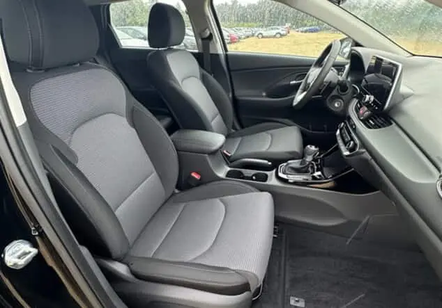 Angebotsdetails Hyundai i30 Kombi Hyundai Wagon Family 1.5 T-GDI MHEV 103 kW (140 PS) 7-Gang-DSG Frontantrieb Abyss Black Pearl