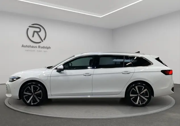 Angebotsdetails Volkswagen Passat Variant B9 1.5 TSI eHybrid Business Weià (Oryxweià Perlmutteffekt)