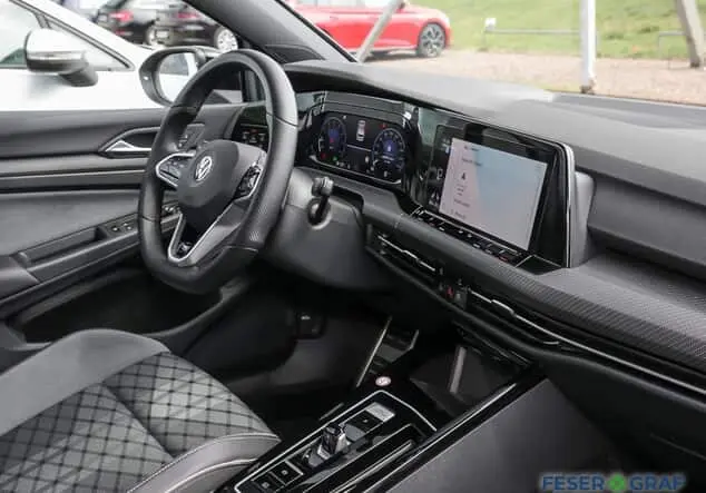 Angebotsdetails Volkswagen Golf 2.0 TSI R-Line BlackStyle AHK/Matrix Reflexsilber Metallic