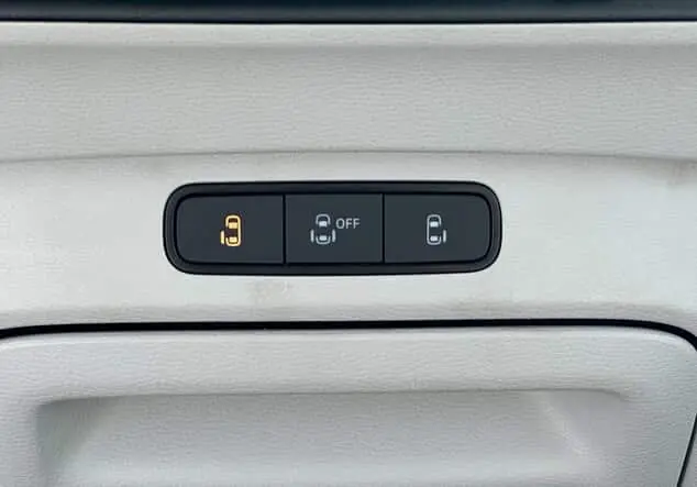 Angebotsdetails Volkswagen ID.Buzz 150 kW Pro Blau (candy Weià / Starlight Blue metallic)