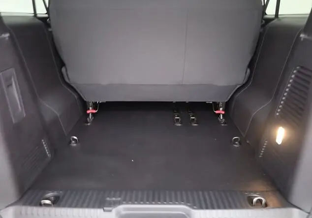 Angebotsdetails Opel Vivaro Opel Kombi 9-Sitzer Lang 2.0 BlueHDi 180 130 kW (177 PS) 8-Gang Automatikgetriebe Diesel Karbon Schwarz (Metallic)