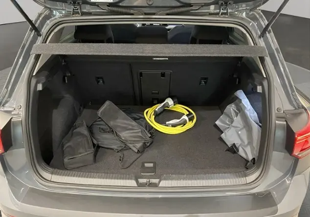 Angebotsdetails Volkswagen Golf VIII 1.4 eHybrid Style / Grau (Delfingrau Metallic)