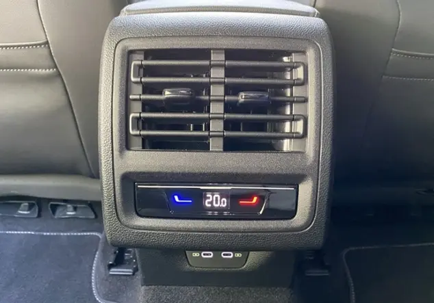 Angebotsdetails Volkswagen Golf VIII 2.0 TDI R-Line +BLACK STYLE+MATRIX Grau (Delfingrau Metallic)