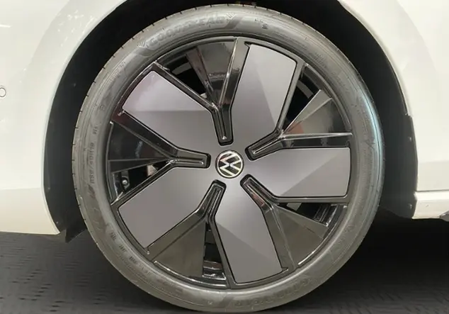 Angebotsdetails Volkswagen Passat Variant B9 2.0 TDI 4M R-Line Signatur WeiÃ (Pure White/Grenadillschwarz Metallic)
