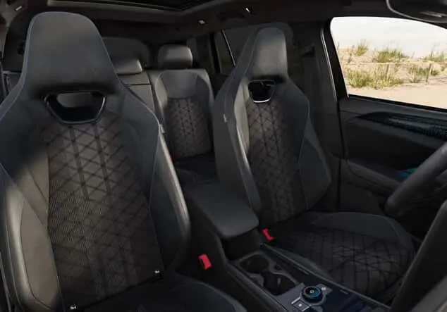 Angebotsdetails Volkswagen Tayron Volkswagen Tayron R-Line 2.0 TDI 142 kW (193 PS) 7-Gang-DSG 4MOTION Grenadillschwarz Metallic