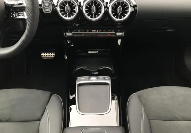 Angebotsdetails Mercedes-Benz A-Klasse 200 Limousine ++ verfügbar ab 15.03.2026 ++ Grau manufaktur lack manufaktur alpingrau uni