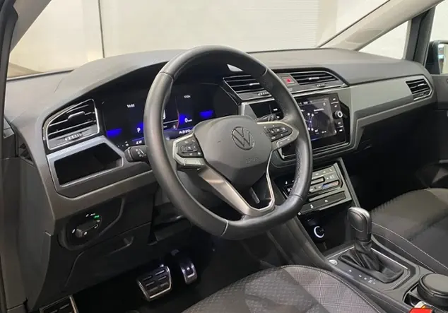Angebotsdetails Volkswagen Touran 1.5 TSI Active KLIMA NAVI ALU Schwarz (Deep Black Perleffekt)