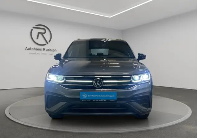 Angebotsdetails Volkswagen Tiguan Allspace 1.5 TSI Move / 7-Sitzer Grau (Platium Grey Metallic)