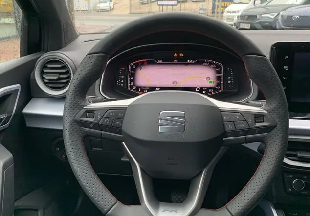 Angebotsdetails Seat Arona FR 1.0 TSI Winterpaket, Voll SONDER ANGEBOT Nevada Weiß Midnight Schwarz