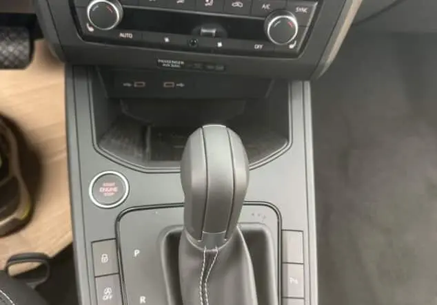 Angebotsdetails Seat Ibiza Seat Ibiza FR Black Edition 1.0 TSI 85 kW (116 PS) 7-Gang-DSG Midnight Schwarz Metallic
