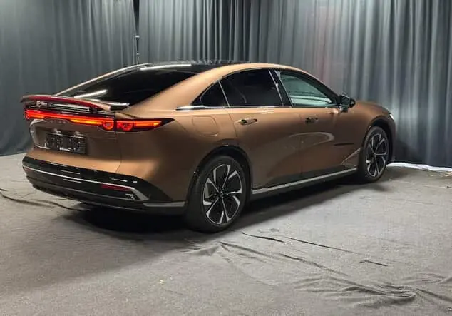 Angebotsdetails Mazda 6E 6e 258PS TAKUMI*LEDER-S*PANO MELTING COPPER M