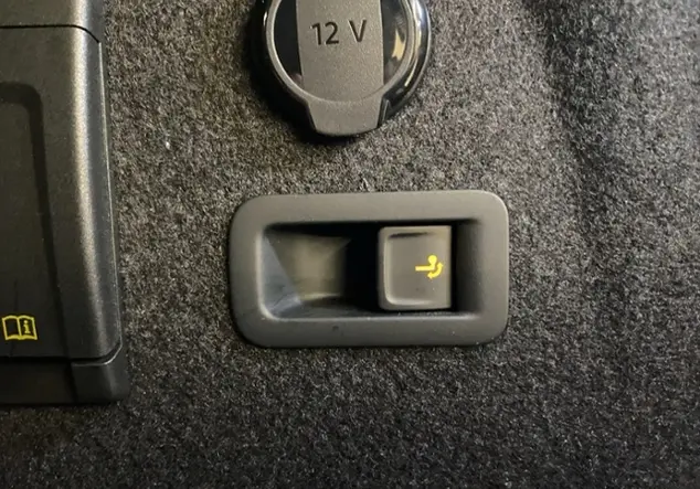 Angebotsdetails Volkswagen Golf VIII Variant 1.5 eTSI Move / Grau (Delfingrau Metallic)