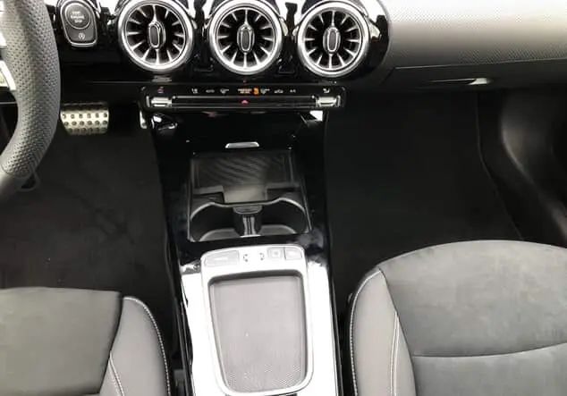 Angebotsdetails Mercedes-Benz A 180 Kompaktlimousine ***Edition*** SONDERLACKIERUNG Grau manufaktur lack manufaktur alpingrau uni