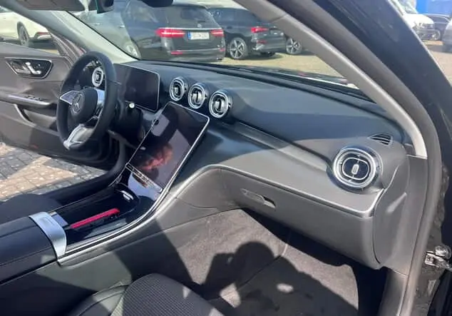 Angebotsdetails Mercedes-Benz C 180 T Avantgarde Edition NAVI elektr. Sitz 18Â° UNG. SCHWARZ - UNILACK